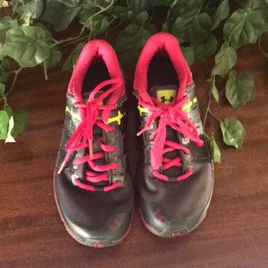Ladies Under Armour running shoes